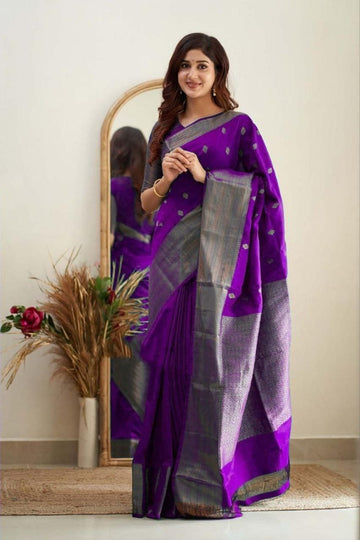BEAUTIFUL RICH PALLU AND JACQUARD BORDER SAREE.