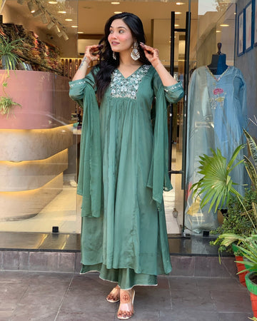 Elegant Embroidered Anarkali Set in Viscose Chinon with Nazmin Dupatta